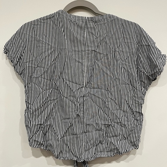 Universal Thread Cropped, Front-Tie, Button-Down Blouse - Picture 2 of 3